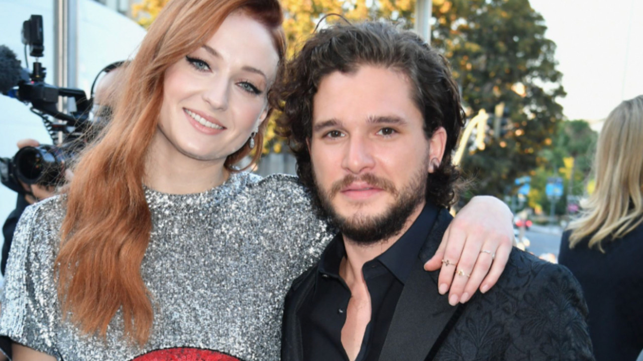 Game of Thrones yıldızları yeni sinemada öpüşmek zorunda kaldı!