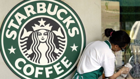 Starbucks, müşterilerin kafeleri ofise çevirmesi üzerine kimi yasaklamalar getiriyor