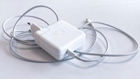 Apple, en kıymetli MacBook adaptörünü yeniledi