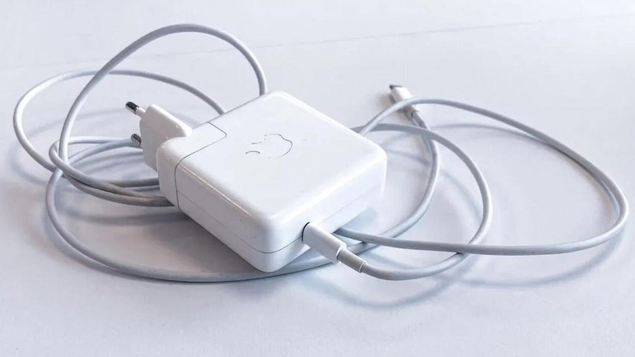 Apple, en kıymetli MacBook adaptörünü yeniledi