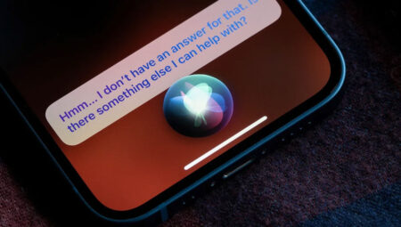 Apple’da Siri’den sorumlu yönetici vazifesinden ayrılıyor