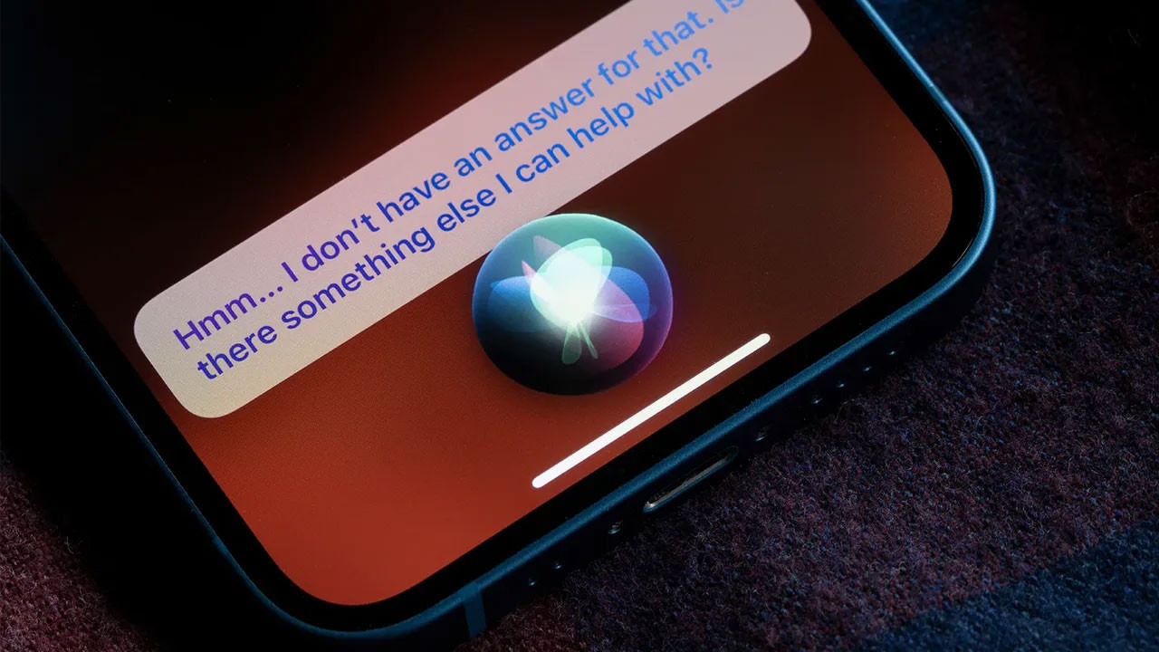 Apple’da Siri’den sorumlu yönetici vazifesinden ayrılıyor