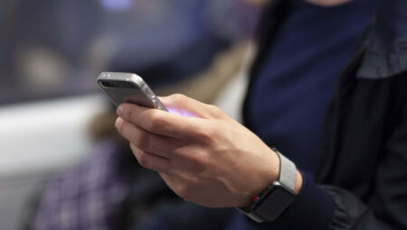 Apple’dan rakibi Spotify’a gönderme