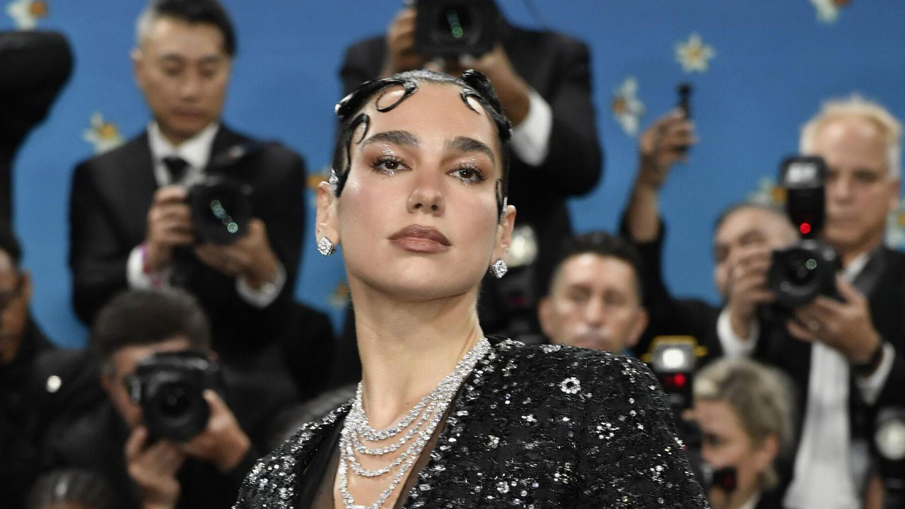 Dua Lipa, Samsung’u 15 milyon dolar için mahkemeye taşıdı