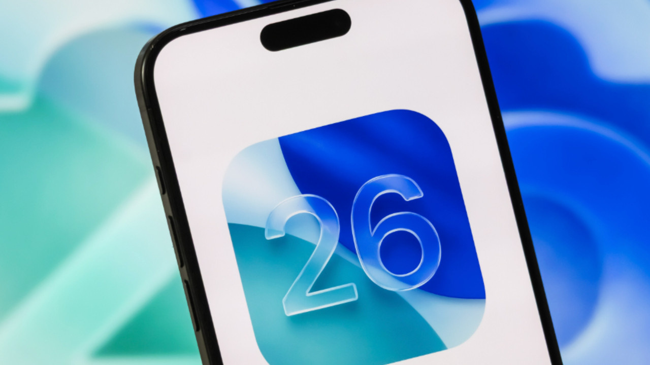 iOS 26.1 Beta 4, şeffaf arayüzden sıkılanlar için “Tinted” seçeneğini getiriyor