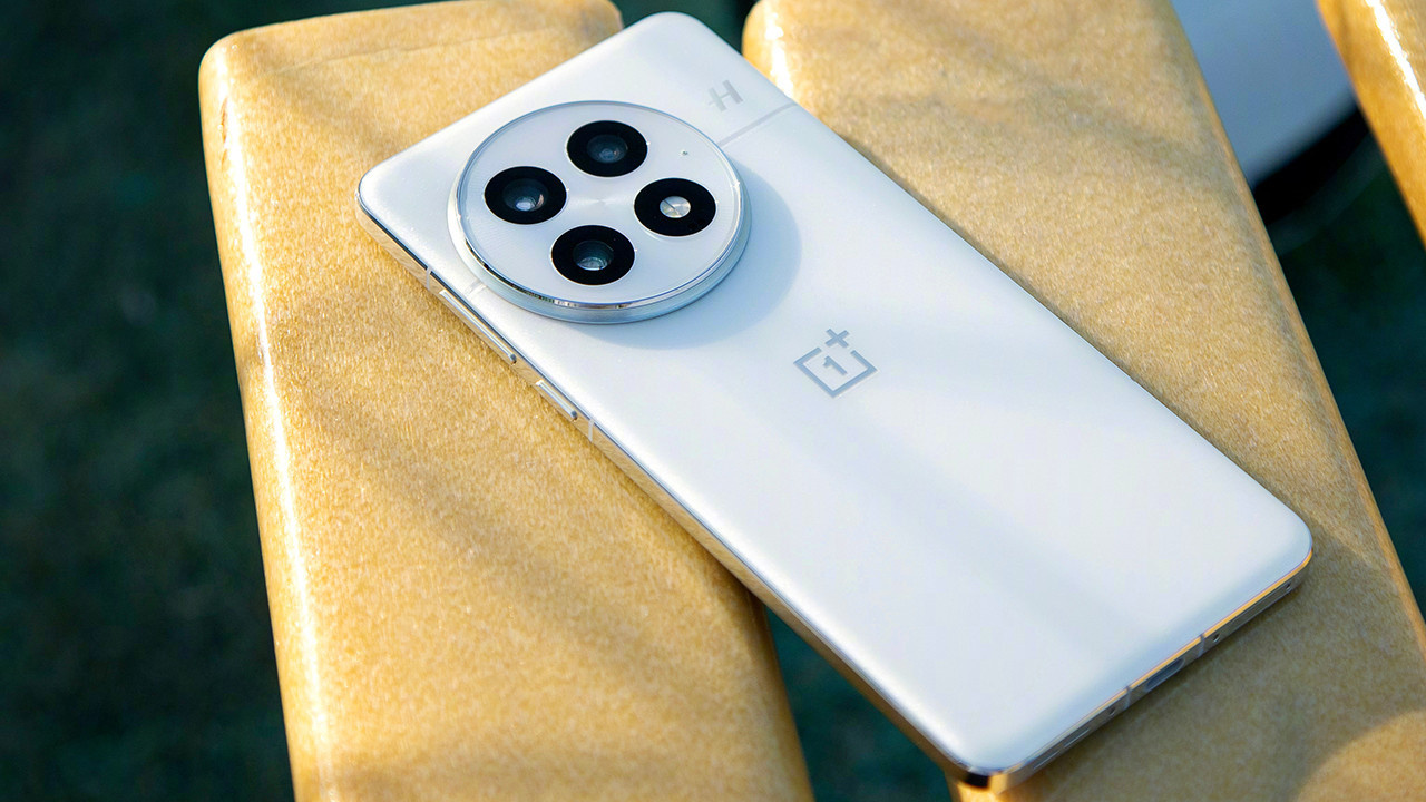 OnePlus’ın yeni batarya canavarı ortaya çıktı