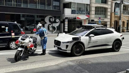 Polisler artık şoförsüz taksilere ceza kesebilecek