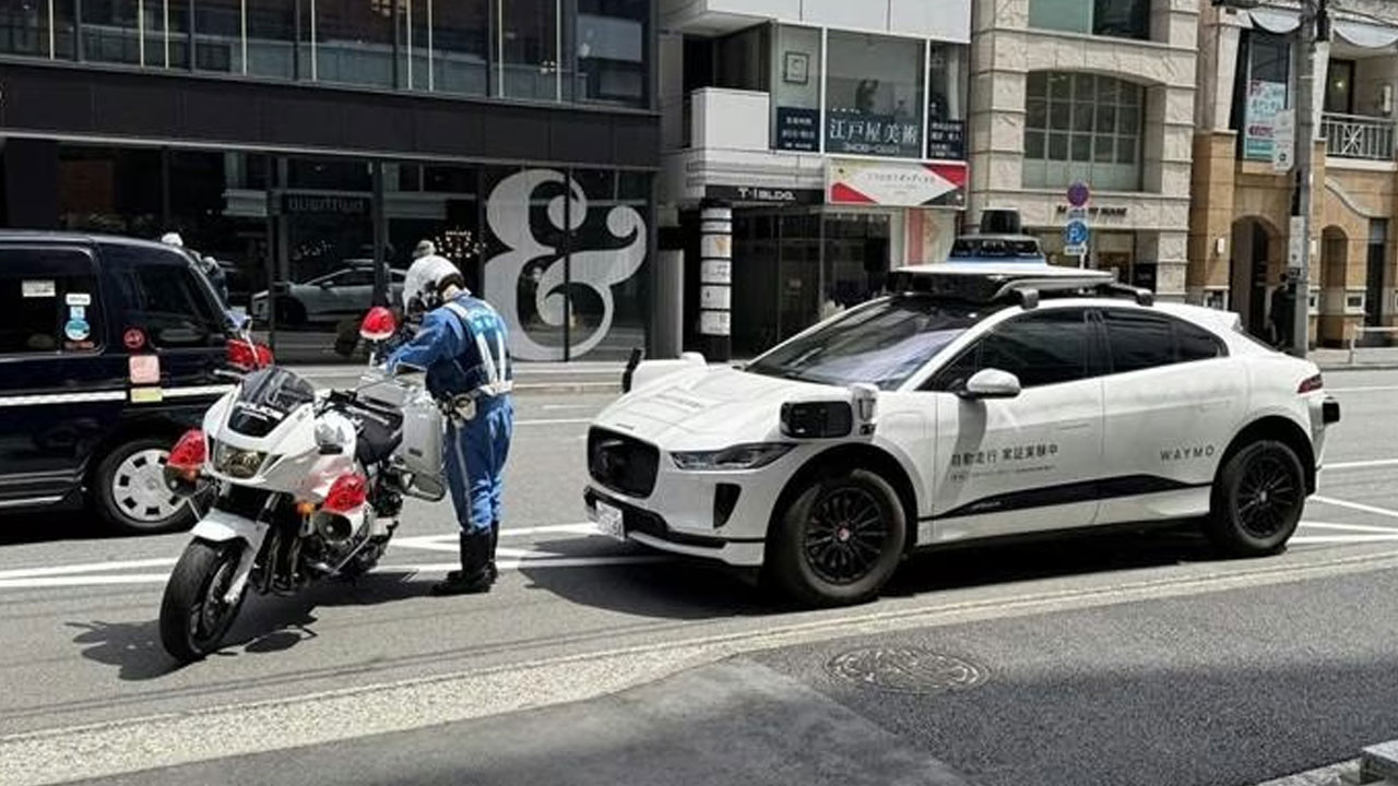 Polisler artık şoförsüz taksilere ceza kesebilecek