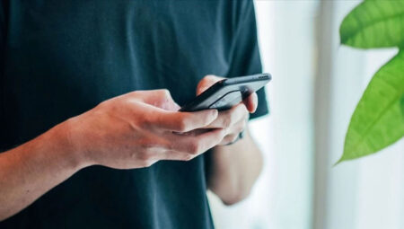 Telefonunuzdaki zımnî casus: FBI milyonlarca sefer indirilen uygulamalar için uyardı