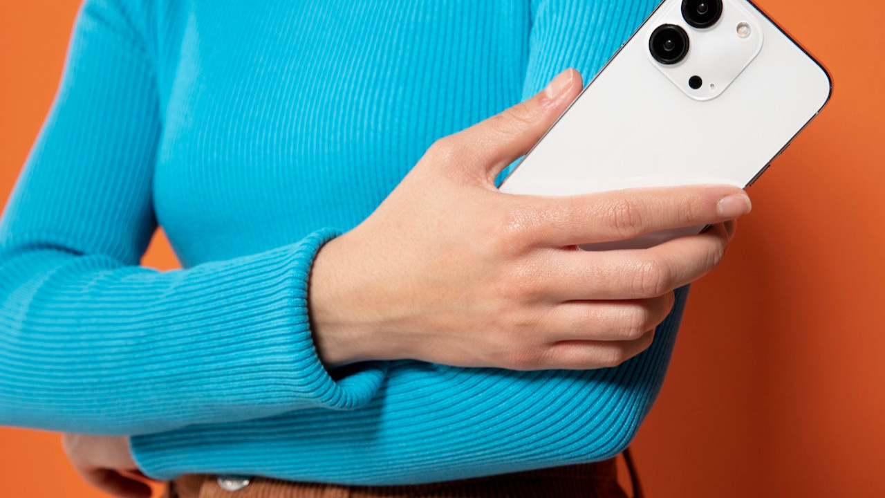 Tepe Yarışı: iPhone 17 mi Yoksa iPhone 16 Pro mu? Hangisini Seçmelisiniz?