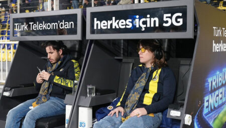 Türk Telekom’dan dünyada birinci: Görme engelli taraftarlar için 5G dayanaklı tribün
